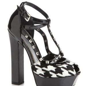 Like new BEBE Platforms.